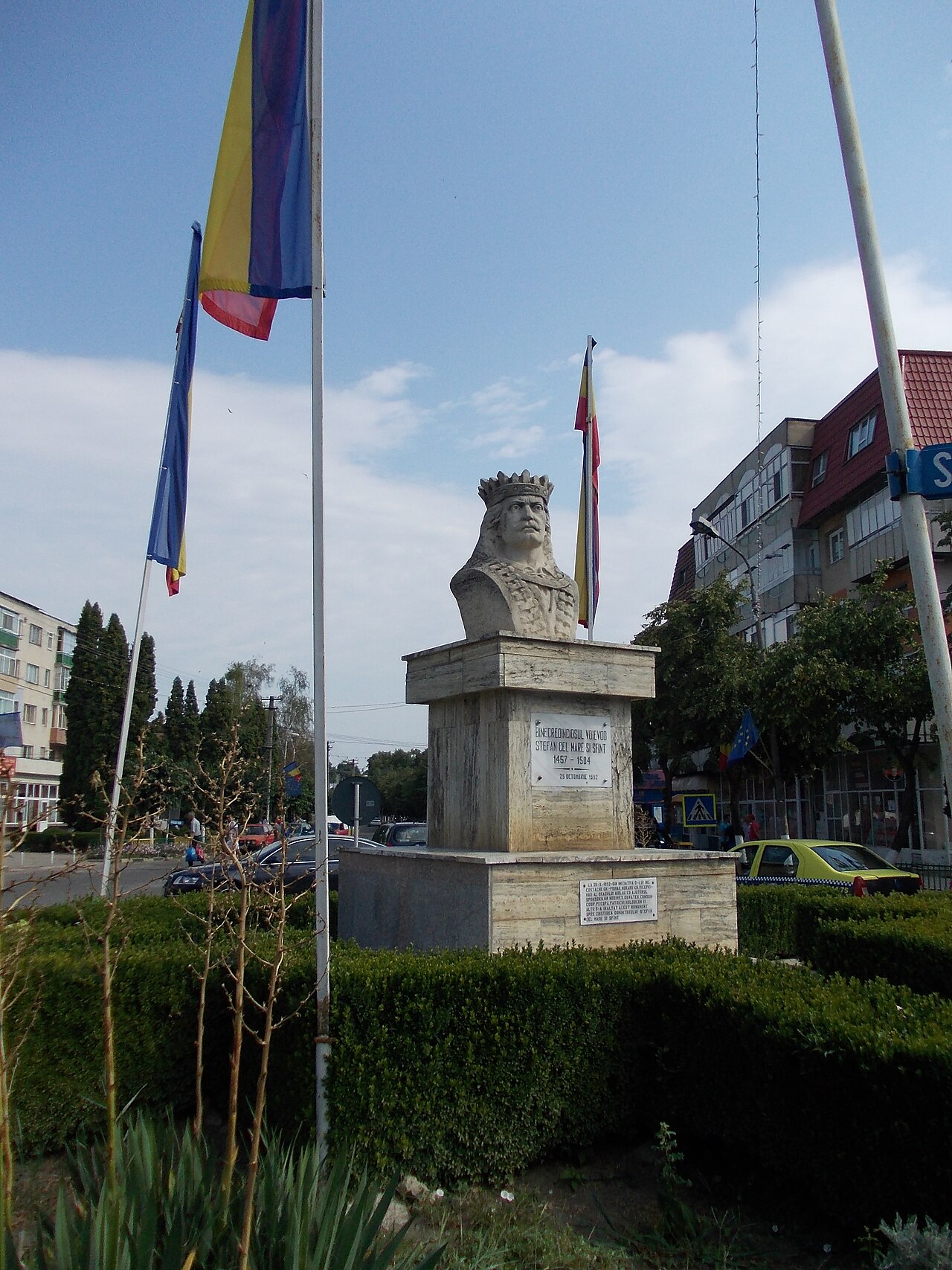 Marș ecologic Hârlău - statuia lui Ștefan cel Mare din oraș, imagine ilustrativă