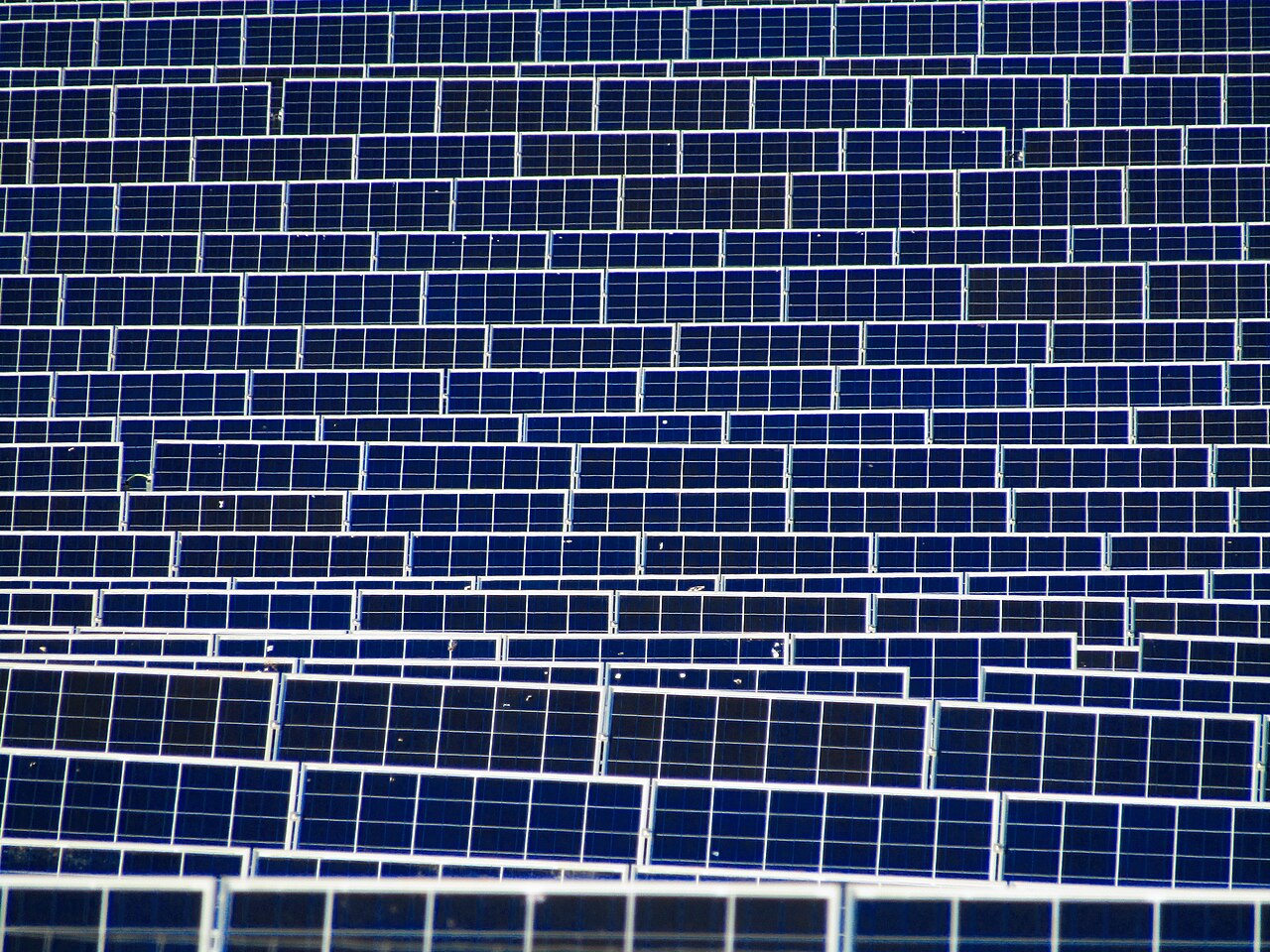 Parc fotovoltaic Moțca – panouri solare pe un teren