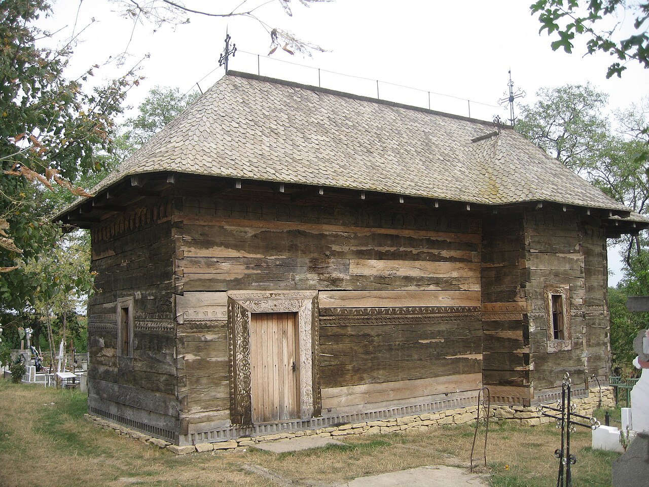 Rețea de apă Stolniceni-Prăjescu - biserica de lemn din sat (imagine ilustrativă)