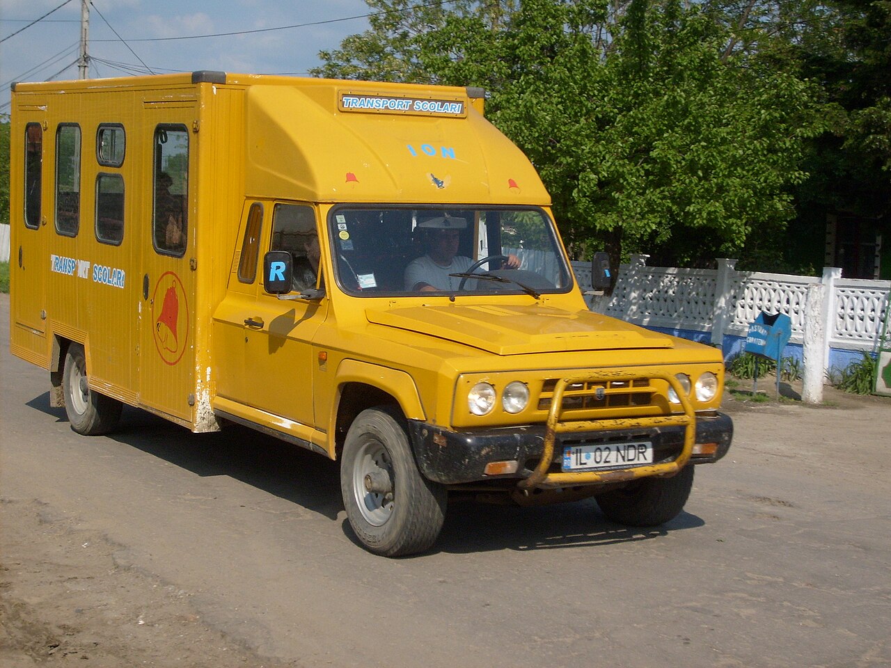 Transport școlar Târgu Frumos – microbuz pentru elevi